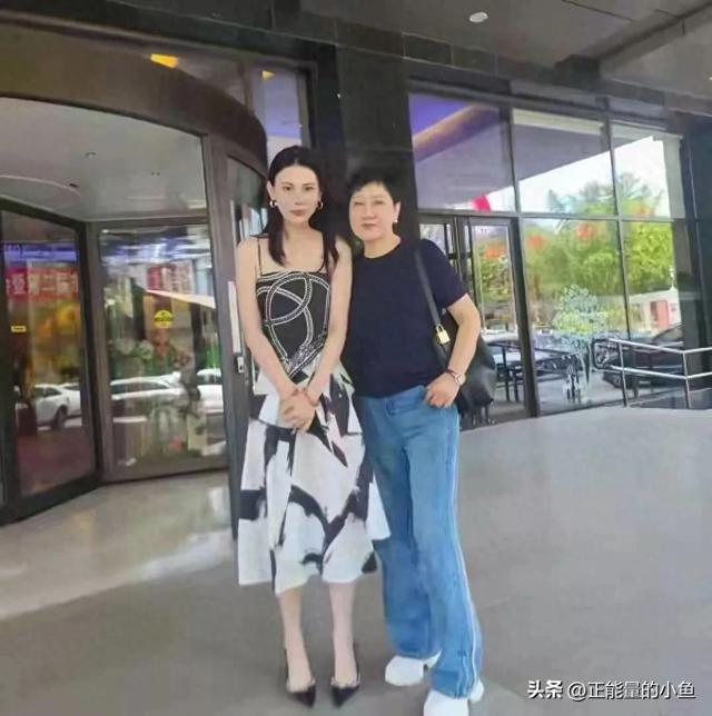 在北京碰到62岁的张凯丽，本人气质超绝，又高又瘦，像40多。