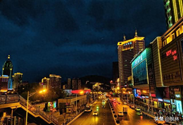 破防了！西宁昨夜全城失眠，竟是被一场夜花 “美到犯规”