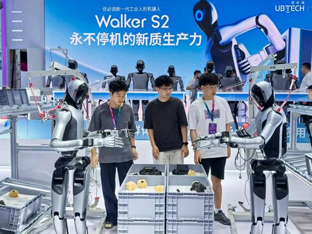 首发新品约为去年两倍！机器人总动员再度上演