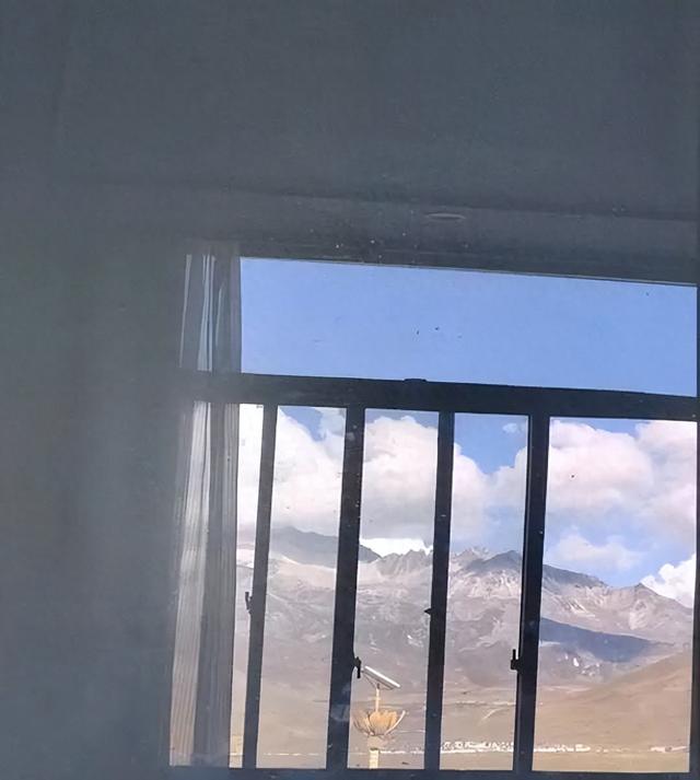 第一次到错那，被驻军晨号吵醒后，我在错那湖边看到了仙境…