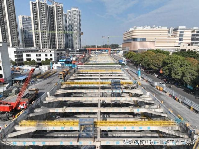 芳白城际夏茅站主体结构封顶，全线土建工程累计完成51%