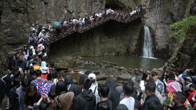 “1元冰棍”拯救一个5A景区！从破产到游客爆满，旅游人看泪了！