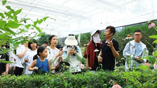 江西40多名学生在新疆吉木萨尔县开展研学