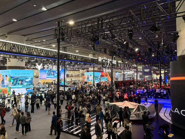 多车企开启年底“抢单大战”！精准促销抢跑，新车现在买还是等明年？