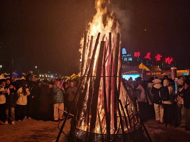 “可可冬韵 冰雪富蕴”系列报道牧羊人搭上“冰雪旅游快车”