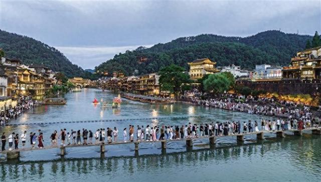 这个国庆假期 跟着音乐游湘西