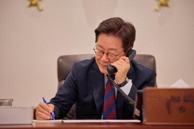 特朗普的“大招”效果显著！韩国掏不出4000亿美元，李在明对中国的态度立马变了