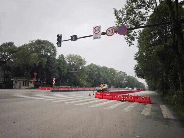 成都客车撞上货车事故已致6人死亡，遇难者年龄大多数超60岁