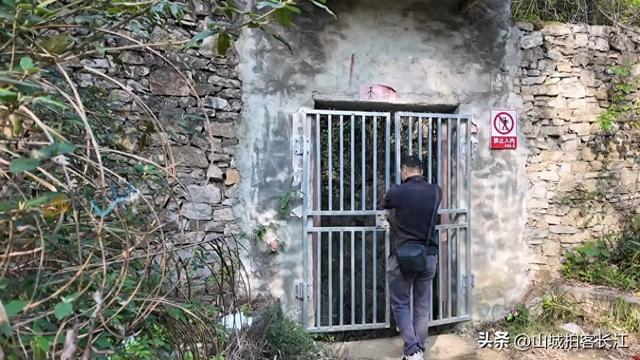 重庆深山神秘围墙，背后不仅藏着天然奇观，还发现人类生活的痕迹