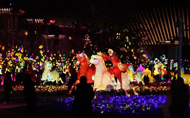 北京世园“天宫灯会”正式开幕，持续至3月8日