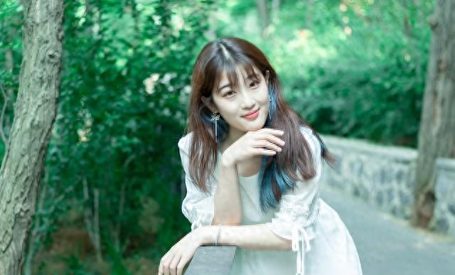 已婚女性有了外心。虽不抗拒丈夫的亲近，会有以下反常表现