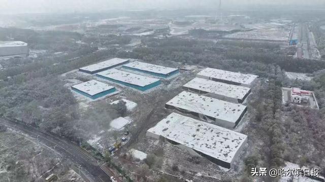 哈尔滨下雪啦！第二十七届冰雪大世界20万立方米存冰待启