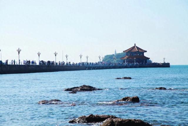 坐高铁去看海！出站走10分钟就能到海边！