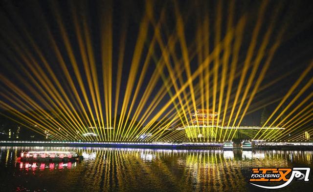 图集 | 荆州古城凤凰灯光秀浪漫上演