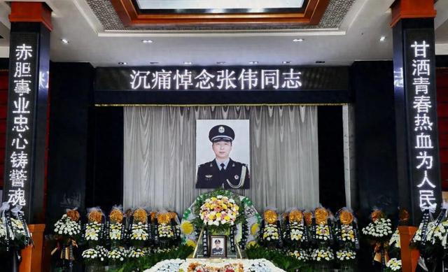 41岁民警因公牺牲......今天送别战友