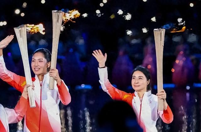 央视对郭晶晶的称呼变了，三字之差释放强烈信号，霍震霆全说对了