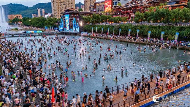 夏日纳凉好去处——我县暑期旅游市场一线观察