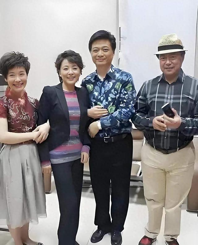 照片上的四个人很少出来了，他们是6070后的偶像
