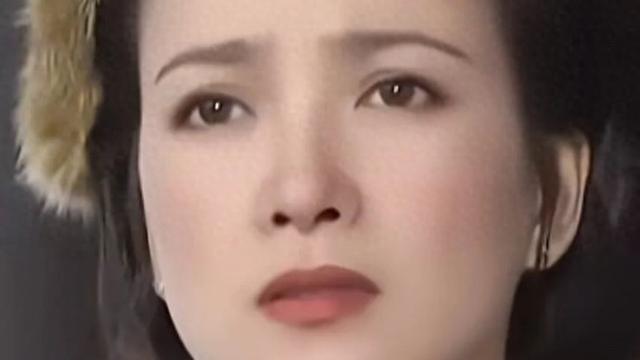 好友透露何晴罹患脑瘤还中风，手术后痛哭不已；其儿子中戏毕业，刚公开亮相