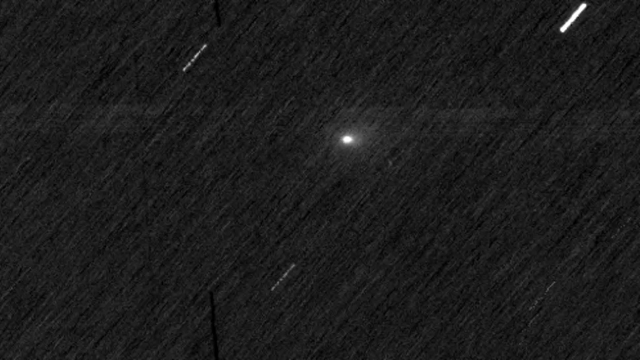 欧洲火星探测器拍摄到星际彗星 3I / ATLAS 飞掠火星的画面