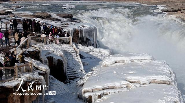 山西吉县：壶口瀑布现流凌封河景观