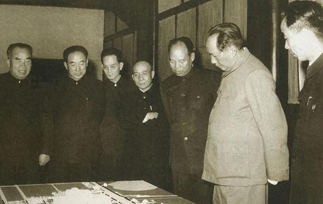 伟人去世十年后的1986年，薄一波预言：以后毛主席的地位还会更高
