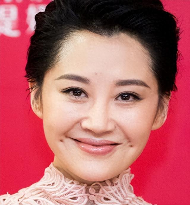 她一生“风流成性	、老少通吃	”，撩汉无数	，现如今56岁却依旧单身