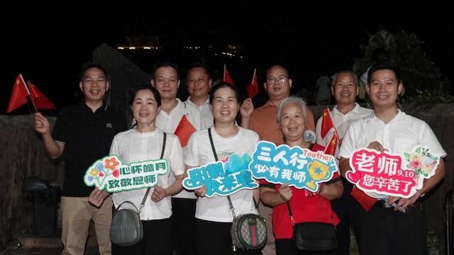 最美丽县致敬最美园丁│遇龙河“金龙巡游”上演阳朔“尊师月”重头戏