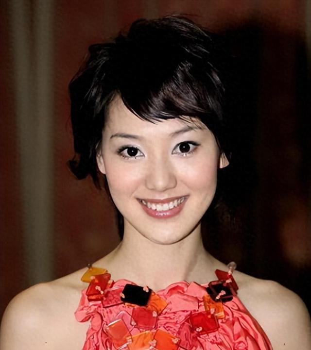 私生活混乱、被央视开除、陪睡上位？王冠身上的标签究竟有多离谱