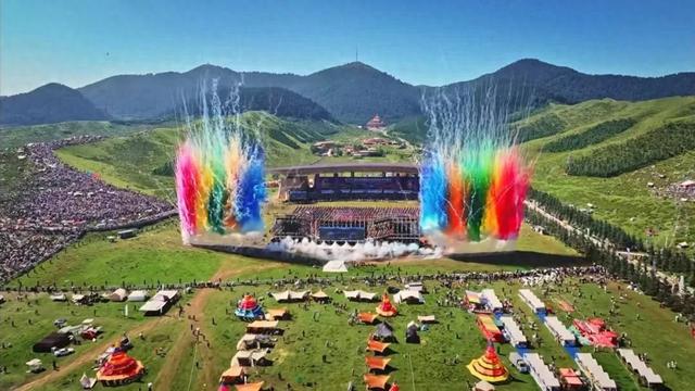 赴香巴拉盛会，筑就文化交融新画卷