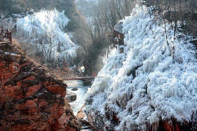 冬日限定！新密伏羲山冰挂奇观上线，山间幻化琉璃冰雪世界