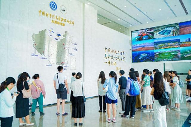 多国华裔青年探寻湾区科技脉动