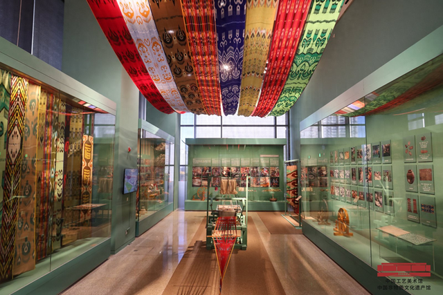 沉浸式感受大美新疆！和田地区非物质文化遗产展开幕