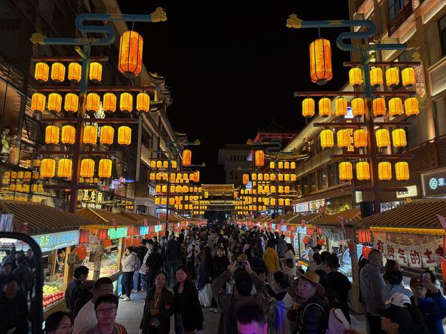 敦煌“夜”出新活力