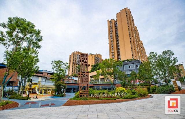 荣县锁江桥口袋公园 触手可及的土陶艺术