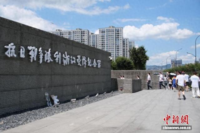 “8·15”记者手记：三个快门，重返历史