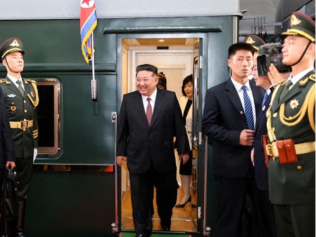对美韩释放不寻常信号后，金正恩突然致电中方，做出一份关键承诺