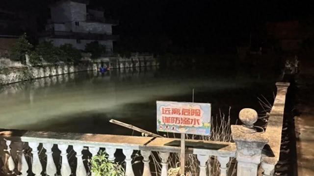 江西车辆落水致8人死亡：事故车为7座SUV，幼儿园园长罗某某驾驶该车正送多名儿童回家
