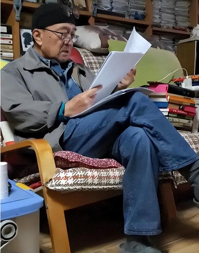79岁李保田现状：定居山东衰老明显，儿子李彧太像父亲的“翻版”