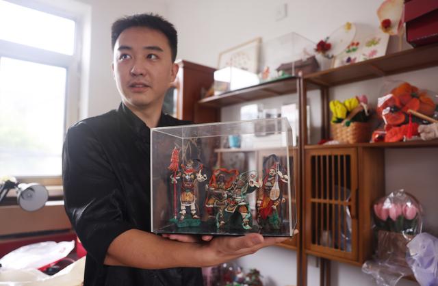 北京文化守护人丨杨宇辰：让京剧盔头进校园，打造孩子喜欢的非遗
