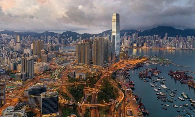 高铁14分钟直达，西九龙city walk走起！打卡港剧和电影中的名场景