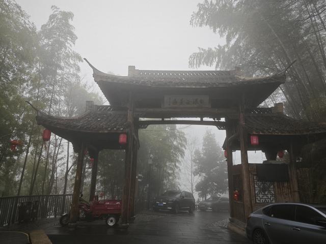 矿工们建造的家园，藏在深山中