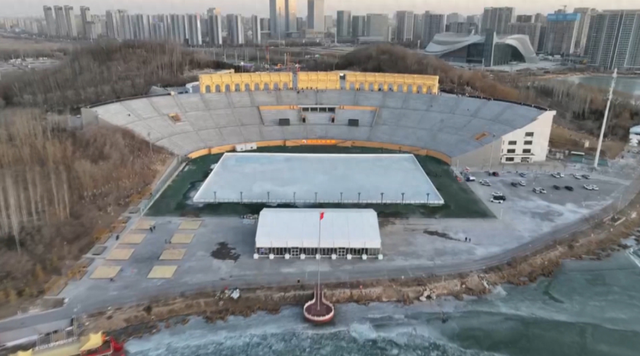 西北最大户外人造滑冰场，今天在银川试营业！位置→览山