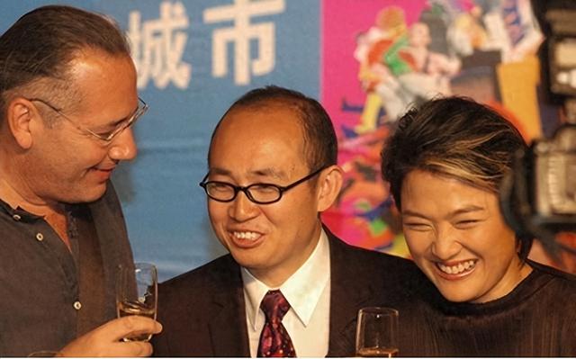 美方扶持的4位中国富豪开始露头了：在华疯狂捞金，扭头捐给美国