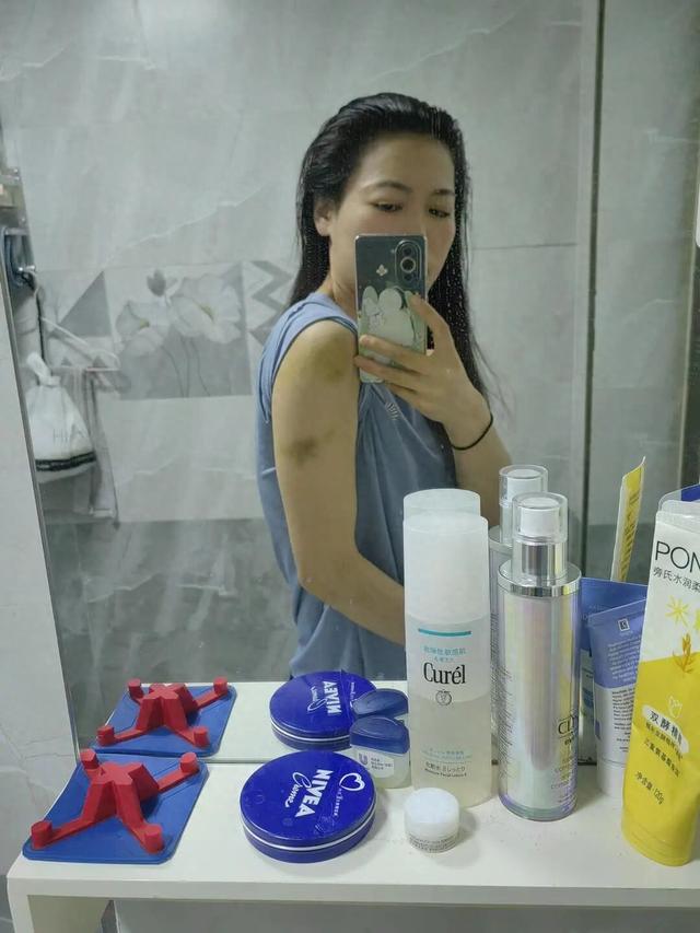 “女护士被男友杀害案”受害人姐姐最新发声：发现多张受害人身体淤青及烫伤自拍照，“父亲一提到我妹就哭”