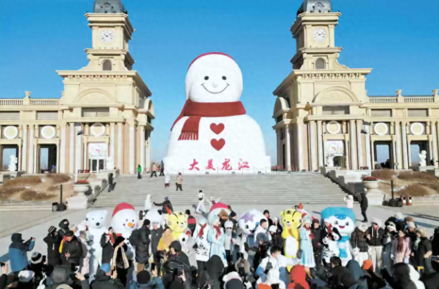 “定格大雪人 打卡哈尔滨”2025网红大雪人启幕快闪活动举行