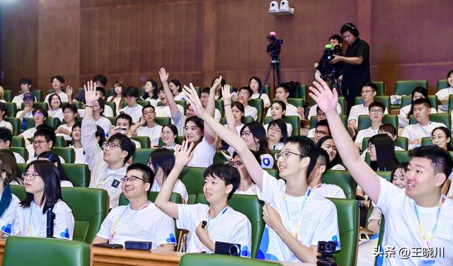 当Z世代遇见鸿蒙，人生第一堂HarmonyOS公开课现场直击