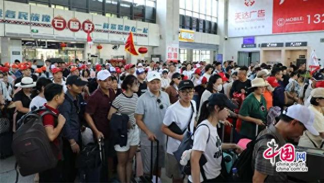 “坐着火车游云南”激发云南避暑经济新动能