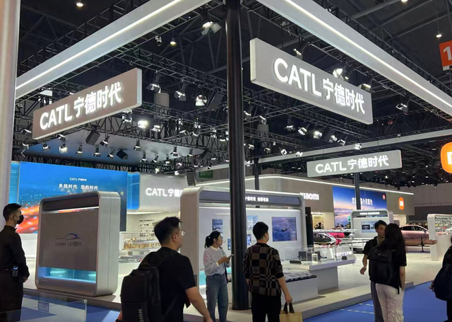 年末再现“疯狂的电池”：原材料价格翻倍涨！新能源车企老板们“堵门”抢单