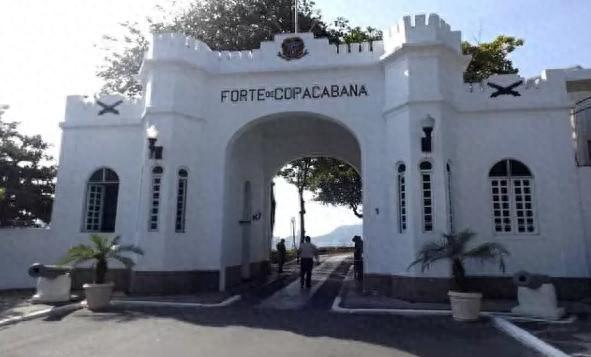 巴西海滨要塞唱响《我爱你，中国》